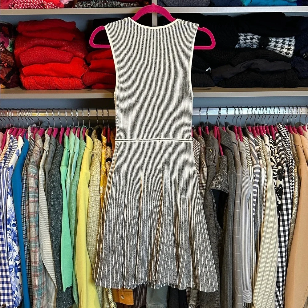 Theory gray/white ribbed sleeveless scoop neck dress size L